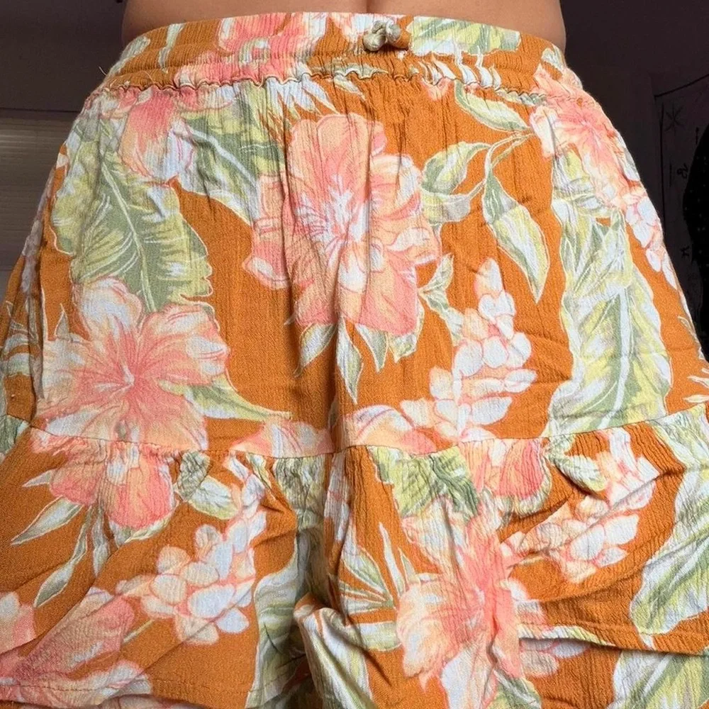 Floral Ruffle Shorts - Picture 3 of 6